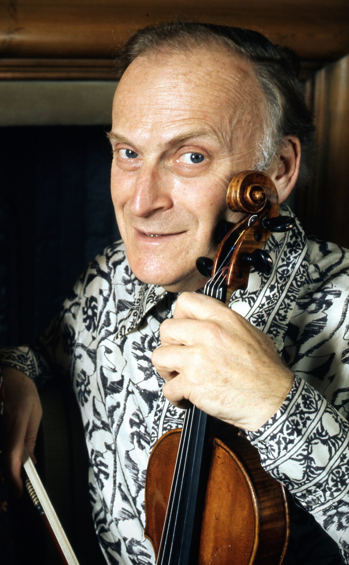 Készítette: Yehudi_Menuhin_&_Stephane_Grappelli_Allan_Warren.jpg: Allan warrenderivative work: Parzi - Ez a fájl ebből származik: Yehudi Menuhin & Stephane Grappelli Allan Warren.jpg:, CC BY-SA 3.0